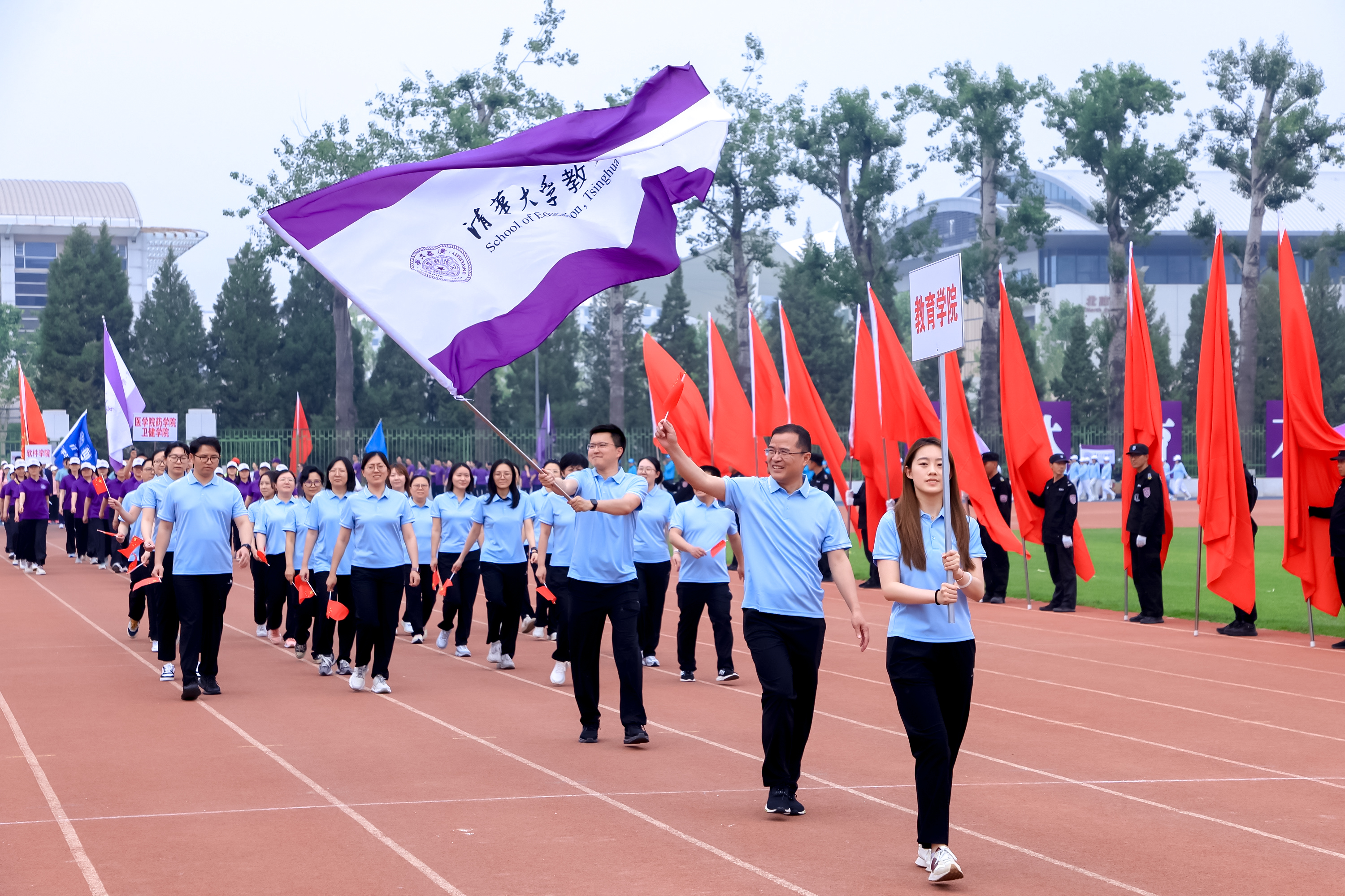 20250508-教职工运动会-入场2-摄影师.jpg