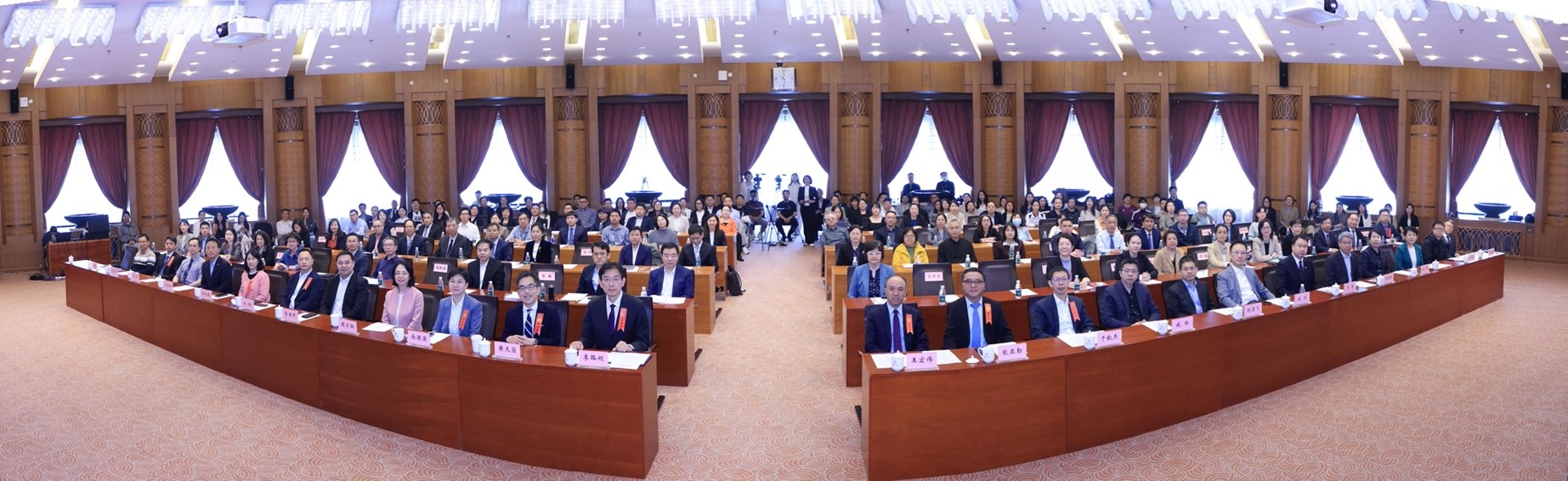 20250426-医院-会议现场-图1.jpg
