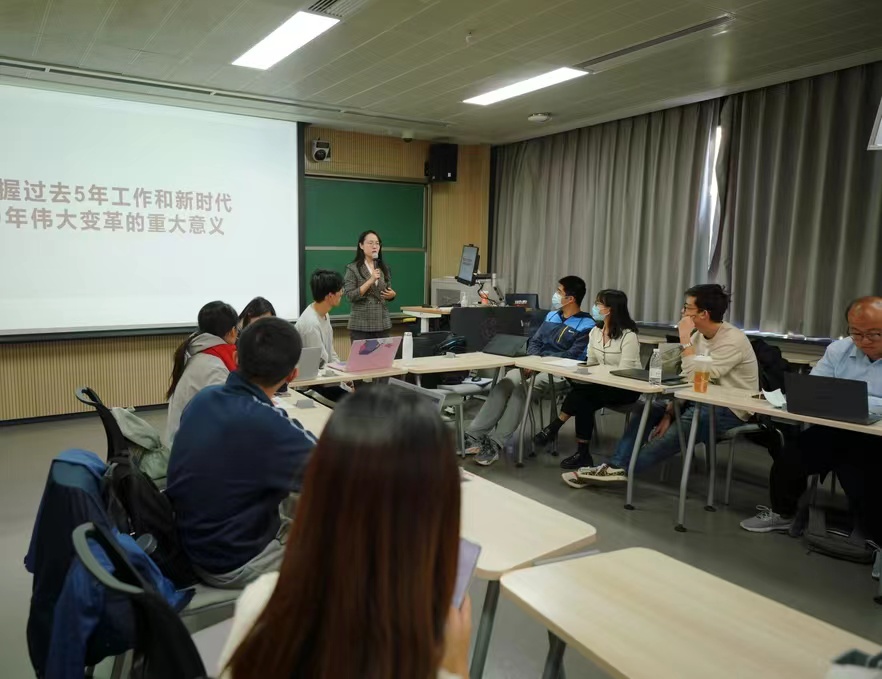 20221018-星空体育博士生讲师团举办学习党的二十大报告专题研讨会-博士生讲师团-张牧云老师做专题分享.jpg