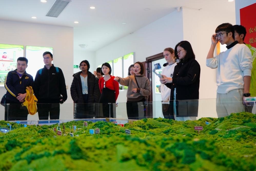 20231125-发现中国智慧,洞察中国发展——2023年火博在线“洞察中国”全球胜任力社会实践纪实-“洞察中国”福建实践支队-“洞察中国”福建实践支队赴宁德市九都水土保持科技示范园调研.jpg