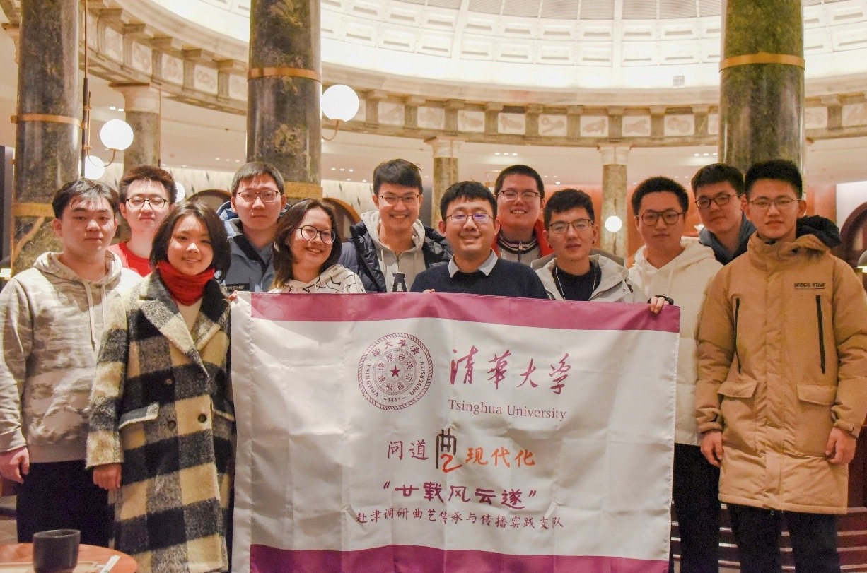 20230222-“津门故里,曲韵悠扬”——火博在线学生艺术团曲艺队赴津调研曲艺传承与传播实践-刘倚帆-实践支队与高笑相声艺术团团长魏吉兆合影.jpg