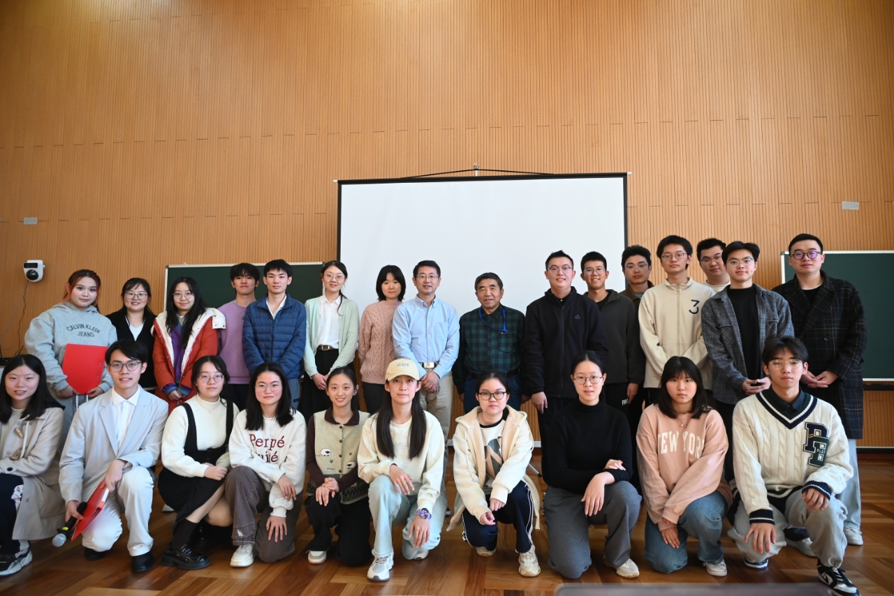 202411121-文脉传薪|火博在线第二十六届大学生人文知识竞赛顺利举办-刘若琪-大合影.jpg