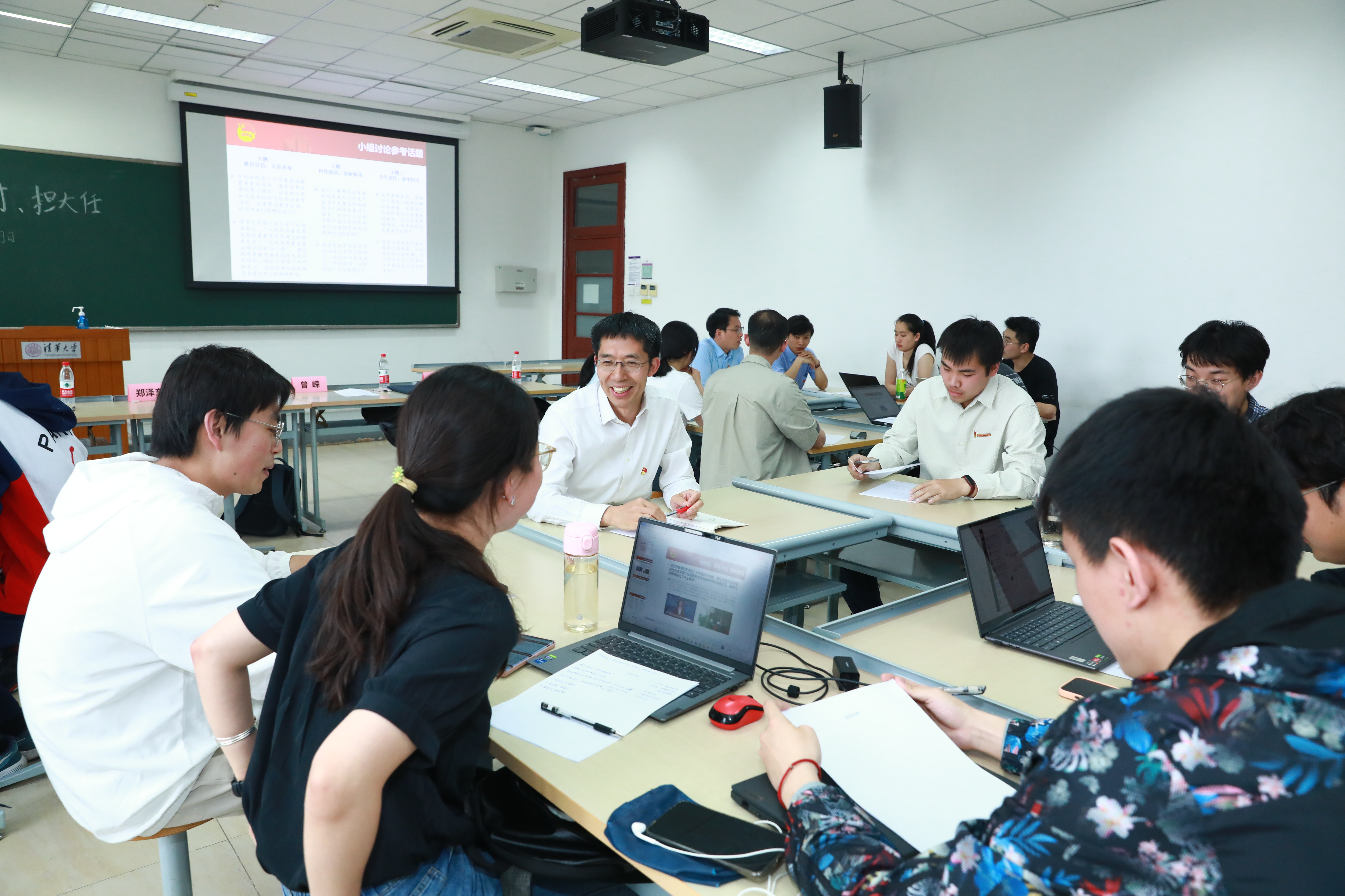 20230511-星空体育开展“百年接力,强国有我——奋进新征程”集中主题党团日-石家东-曾嵘参加电博222、电博221、电2联合主题党日 - 副本.JPG