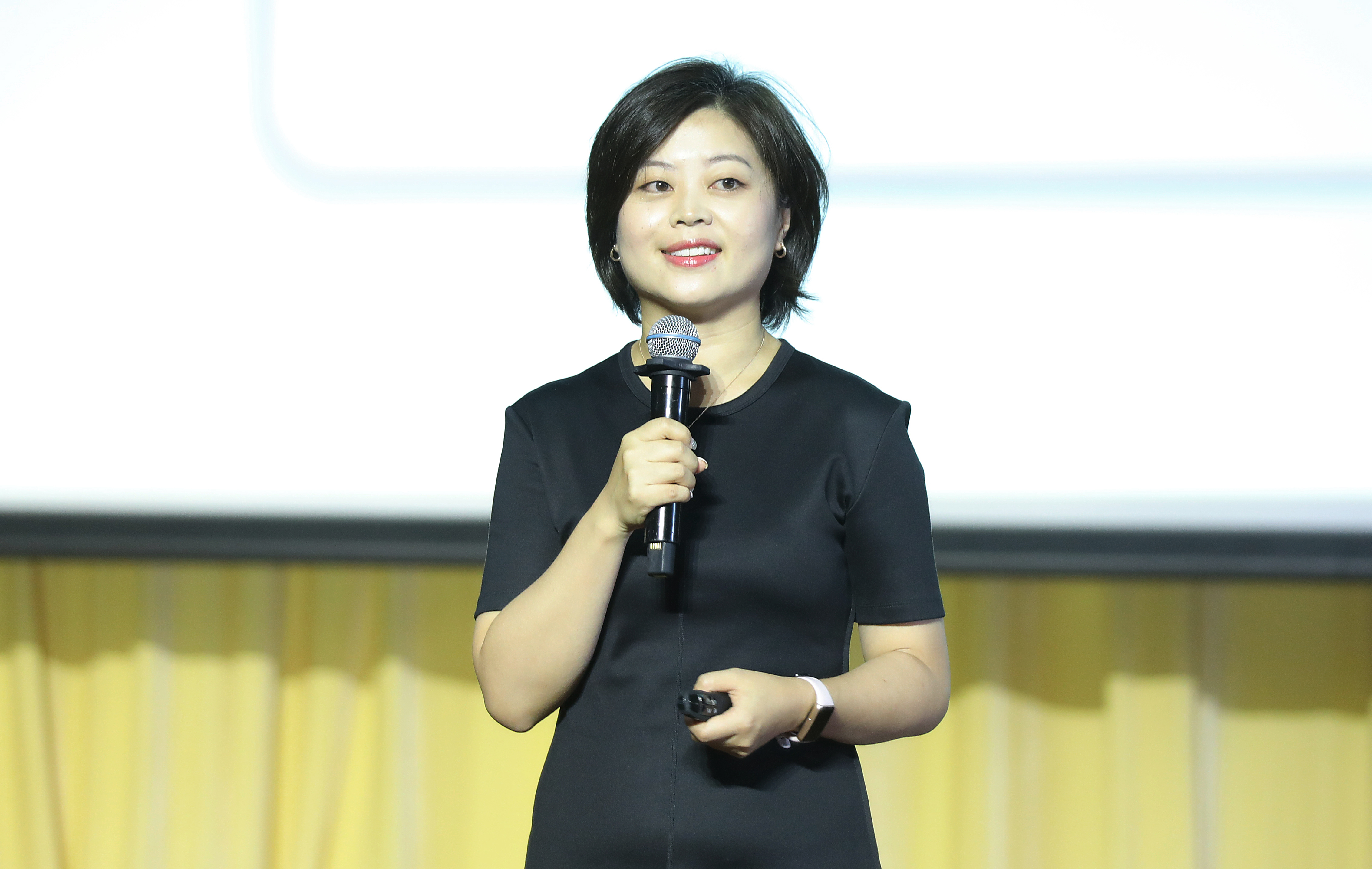 20220816-火博在线举办2022级本科生新生骨干训练营-严振峣-李蕉作专题讲座.jpg