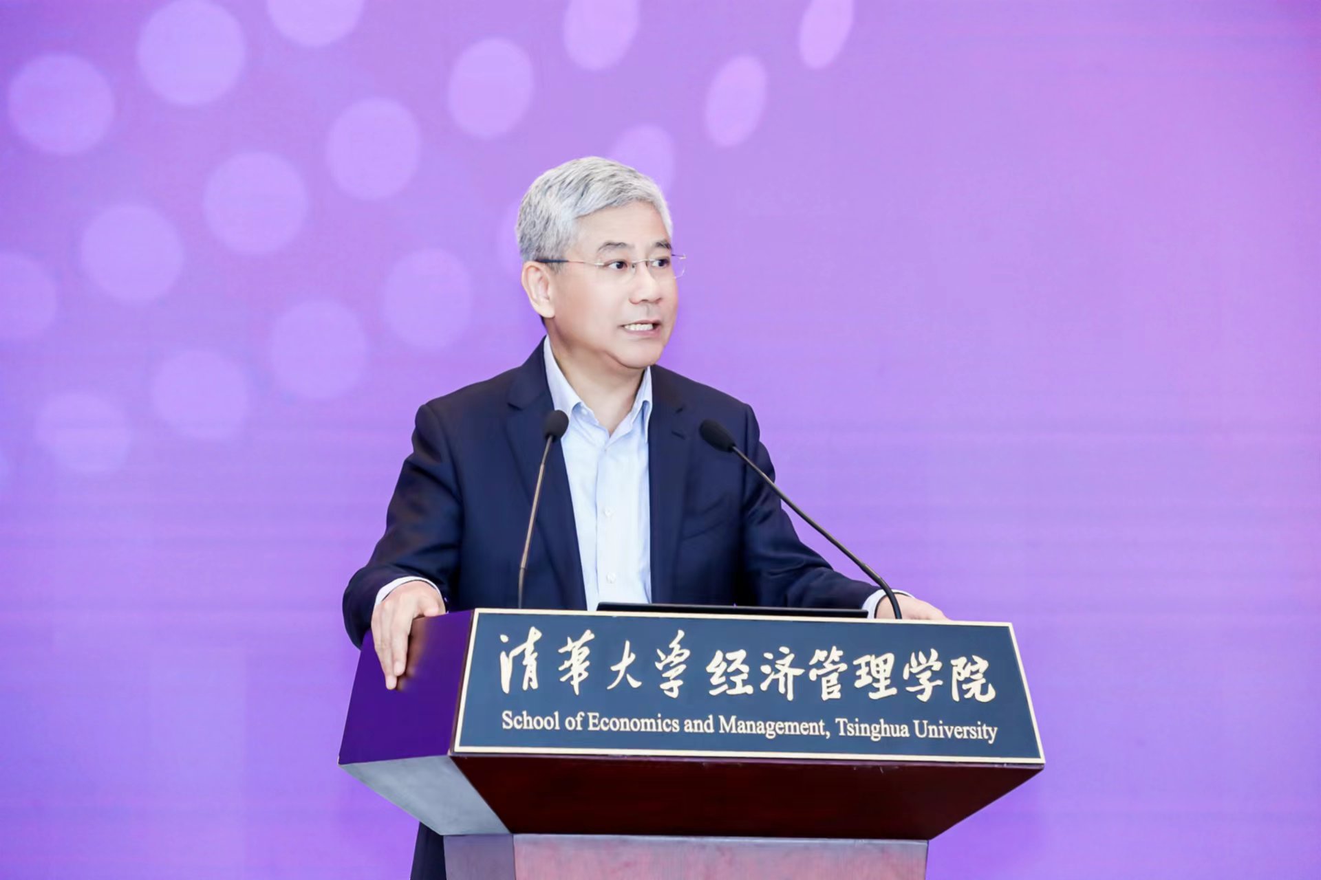 20230430-火博在线“校长杯”十周年庆之科教育人研讨会举办-经管学院摄影-白重恩发言.jpg