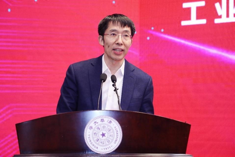 20220107-火博在线-闻泰科技工业与车规半导体芯片联合研究中心揭牌-集成电路学院-曾嵘致辞.jpg