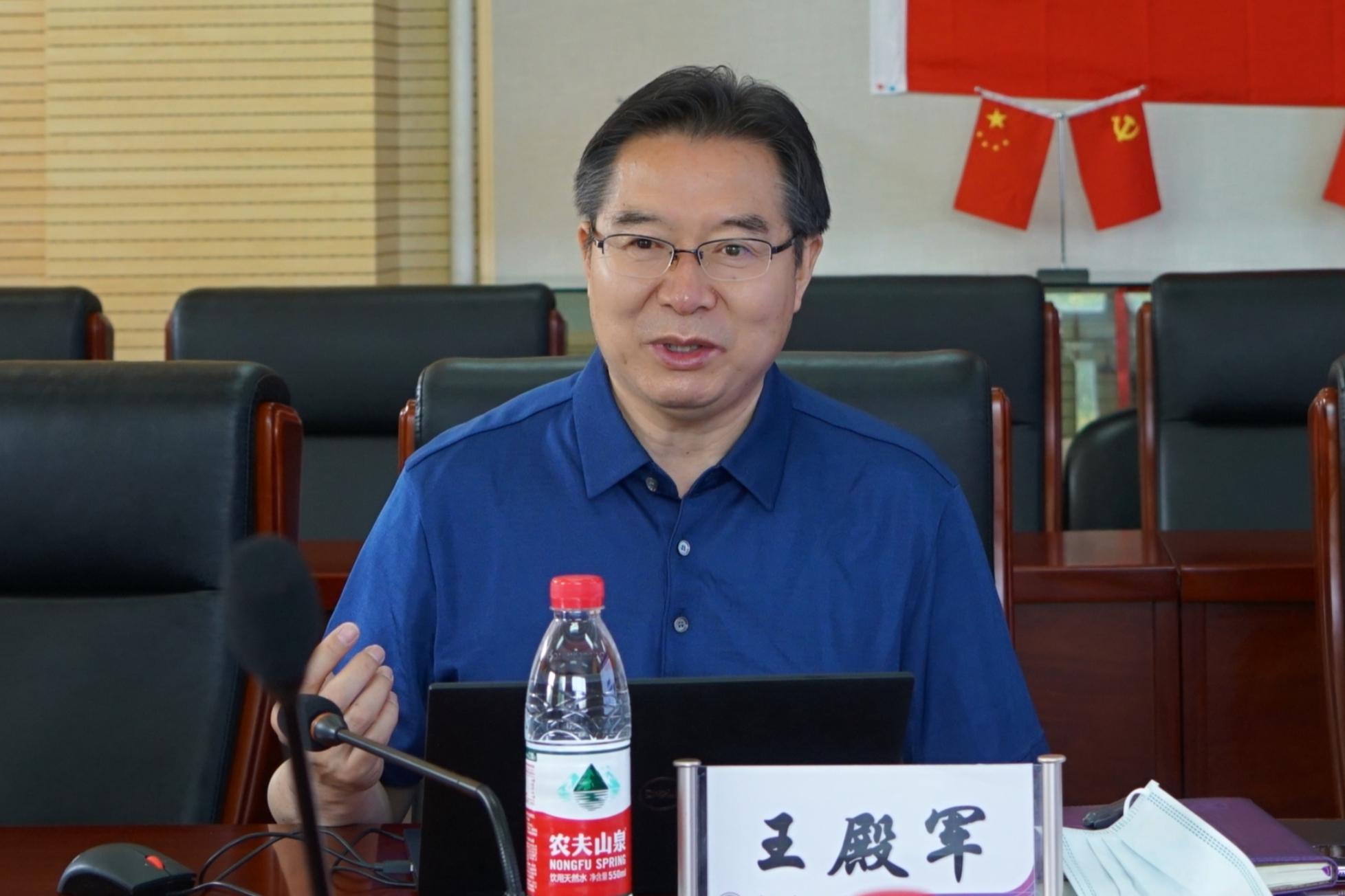 20220520-火博在线校务委员会副主任姜胜耀调研检查清华附中疫情防控工作-清华附中-附中校长王殿军作疫情防控工作汇报.jpg