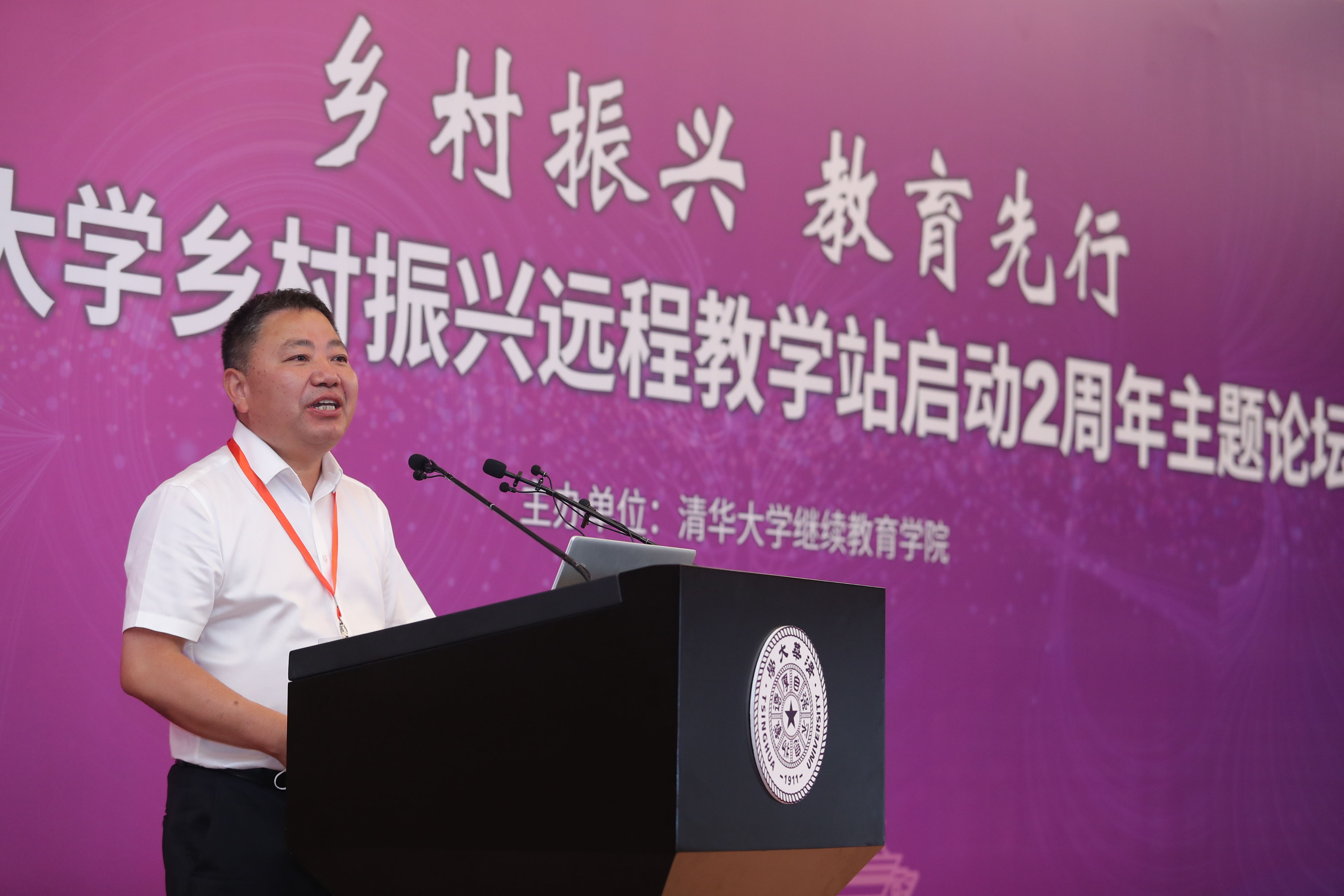 20210627-乡村振兴，教育先行——火博在线乡村振兴远程教学站启动2周年主题论坛-继教学院乡村振兴办供图-浙江省义乌市委委员、义乌市何斯路村党支部书记何允辉致辞.jpg