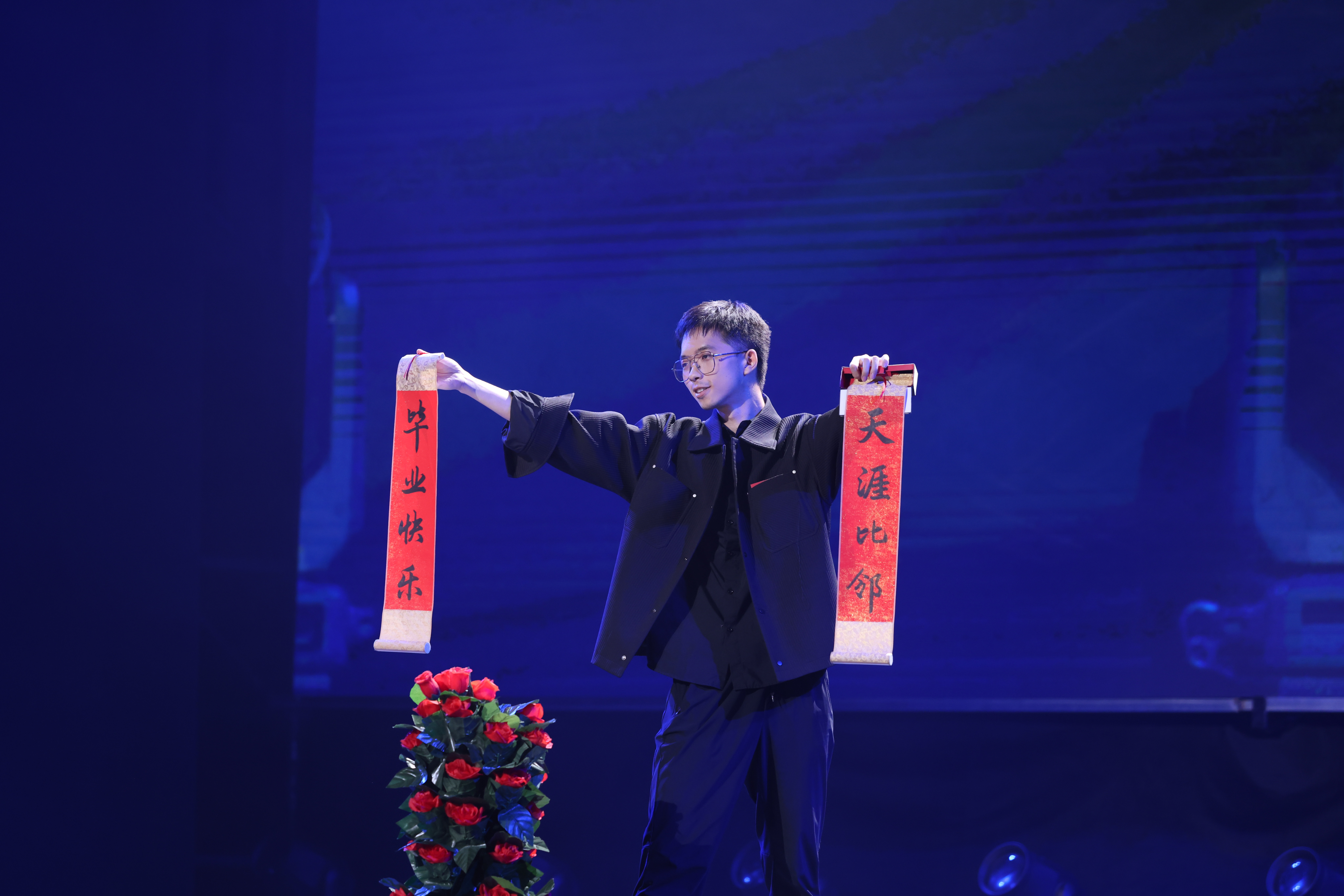 20240626-火博在线2024年毕业晚会-学生艺术团-魔术《再出发》.JPG
