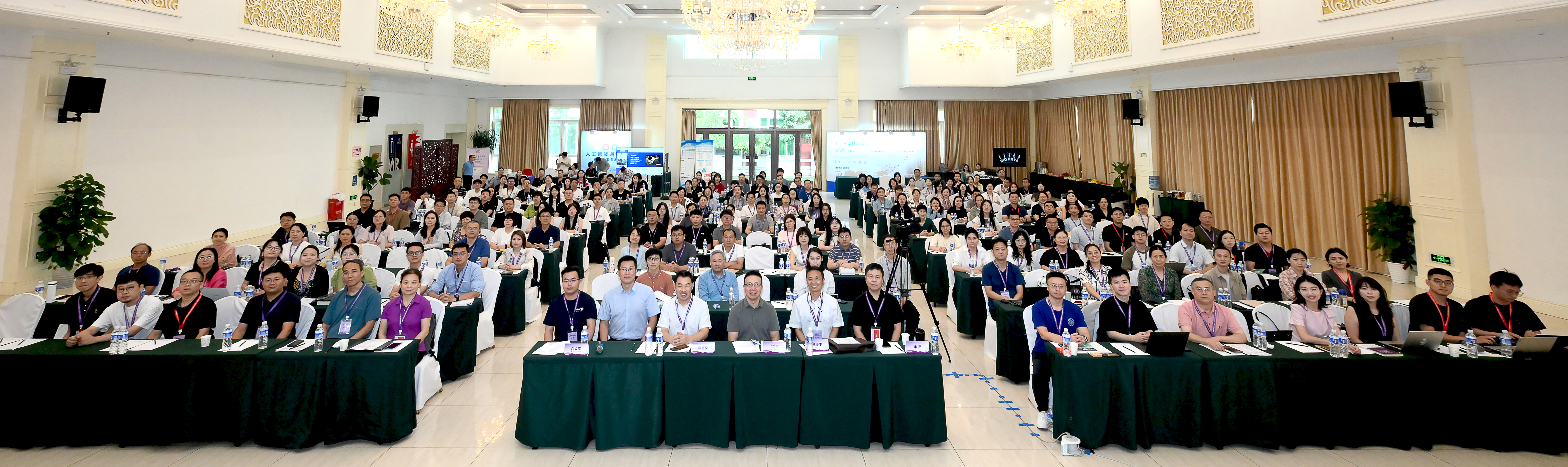 20250811-首届清华大中小学人工智能通识教育体系研讨会在北京召开-摄影公司-大会合影.jpg