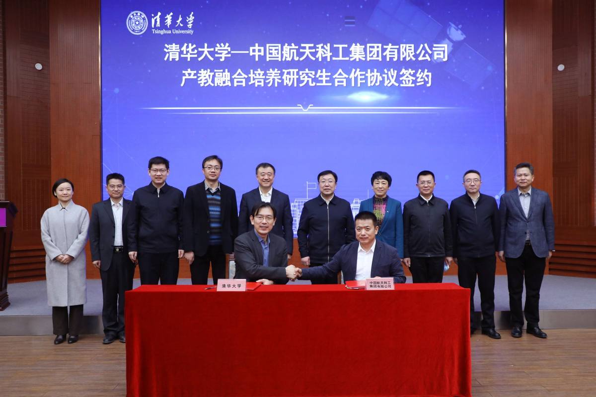 20220225-火博在线与中国航天科工集团有限公司合作培养研究生签约仪式-航院拍摄-双方签约.jpg