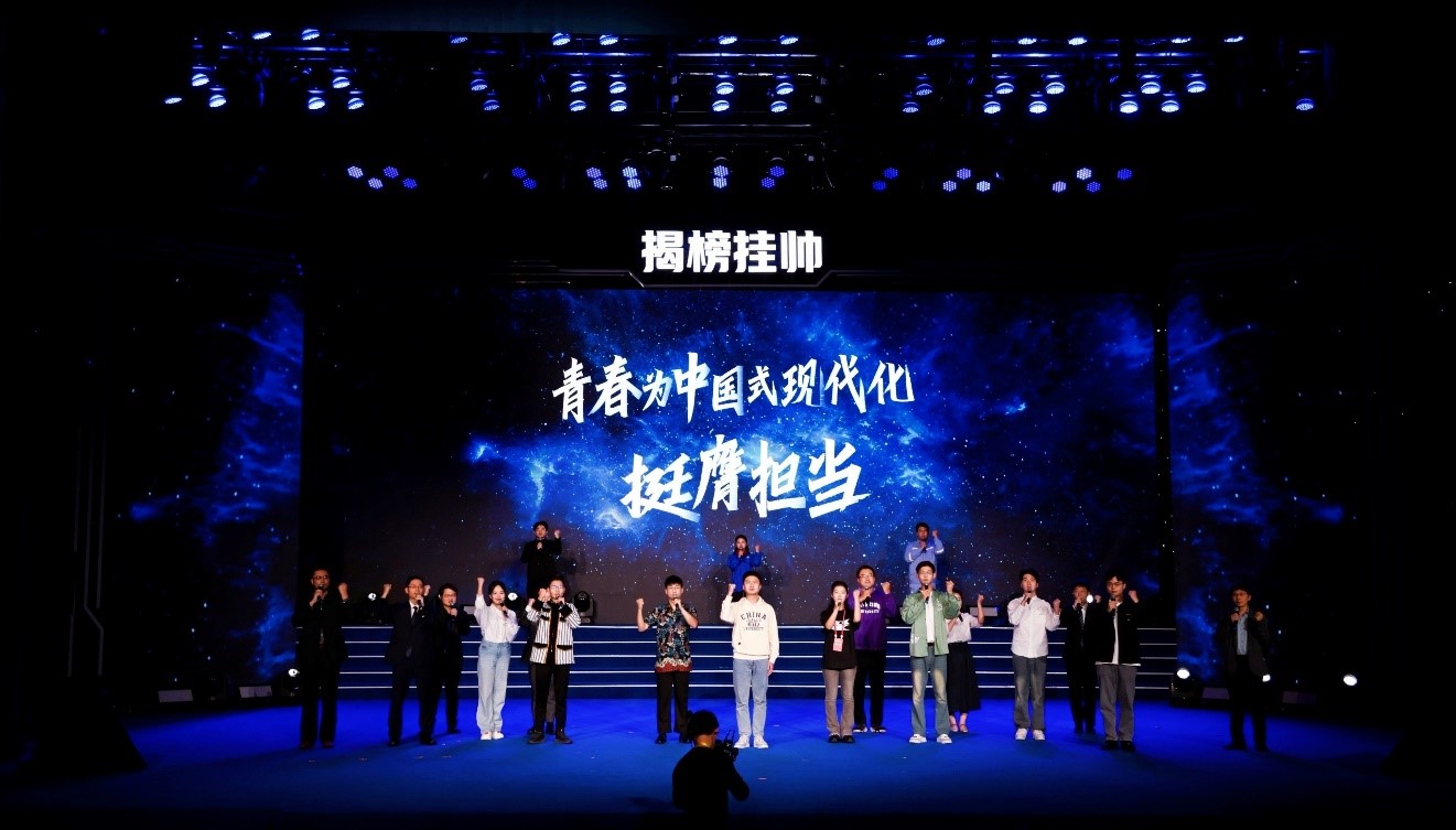20241117-火博在线在第十九届全国“挑战杯”2024年度揭榜挂帅专项赛中取得佳绩-徐宝宁-曹德志登台分享.jpg