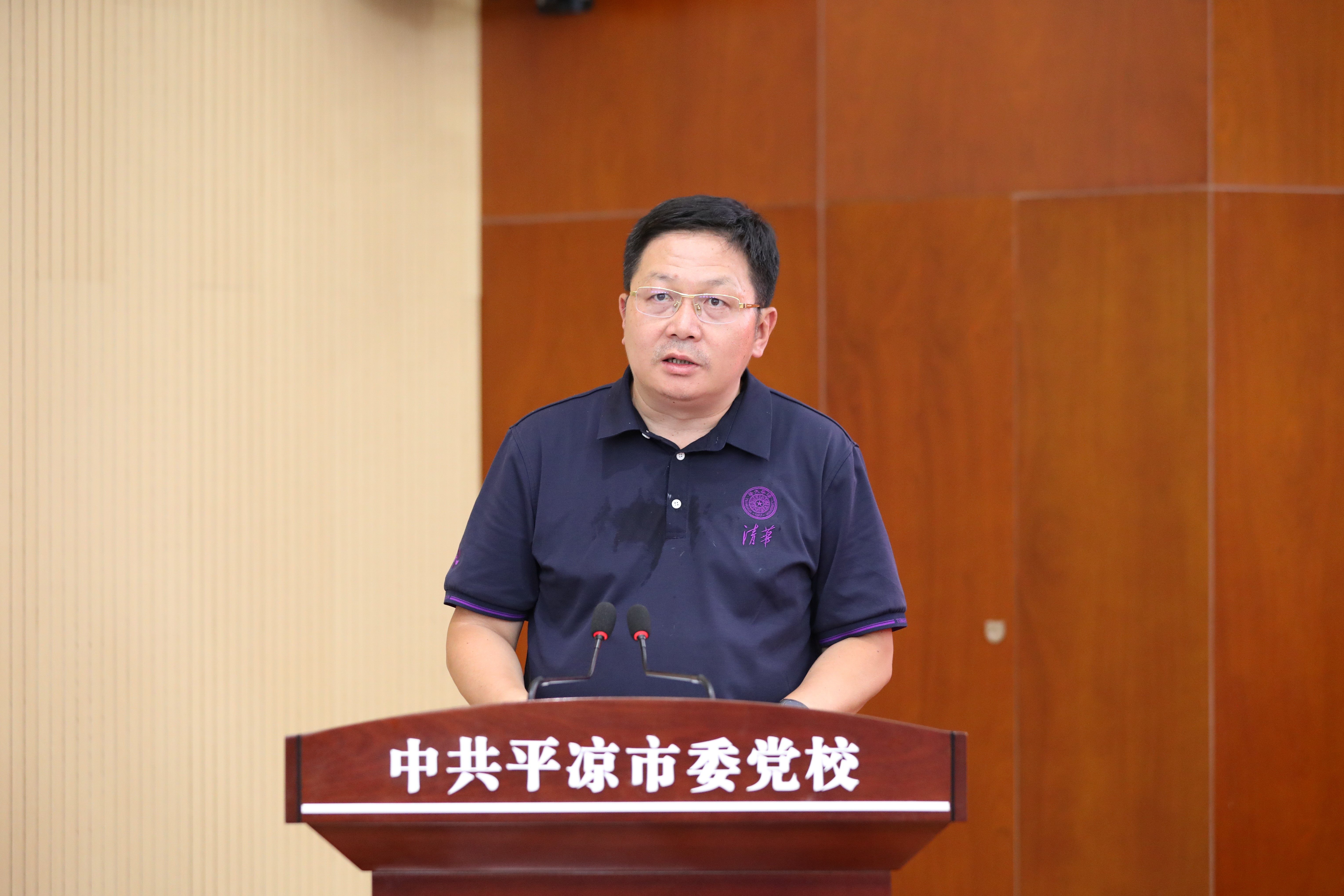 20230710-火博在线乡村振兴甘肃平凉远程教学站揭牌暨乡村教师护眼灯捐赠仪式 -火博在线继续教育学院院长刘震讲话-平凉融媒体中心拍摄.jpg