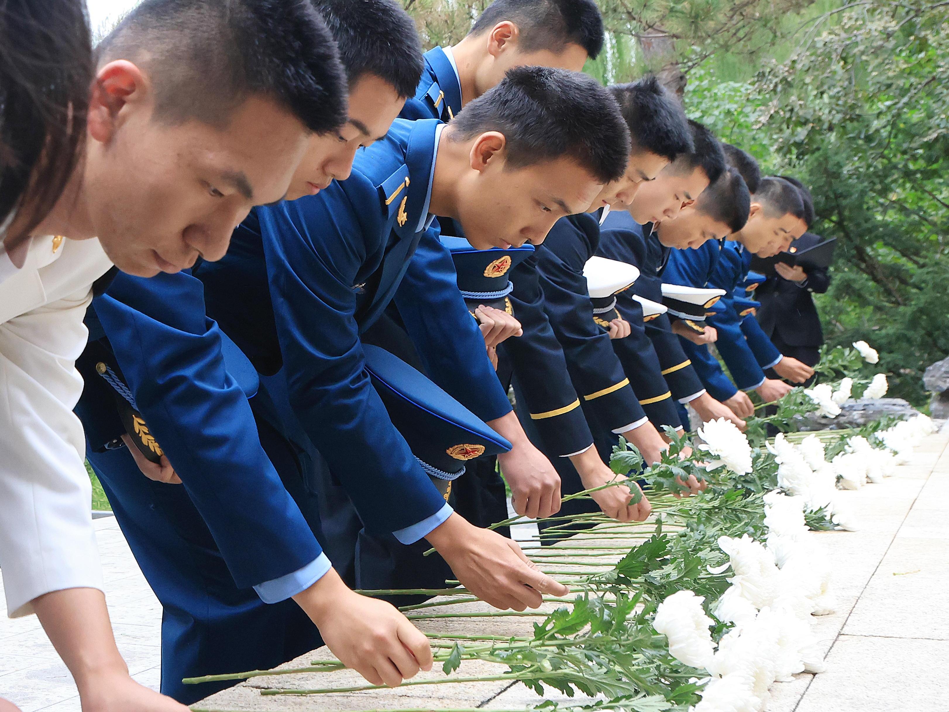 20240930-烈士纪念日火博在线祭扫活动举行退伍军人代表献花环节-研工部-照片.jpg