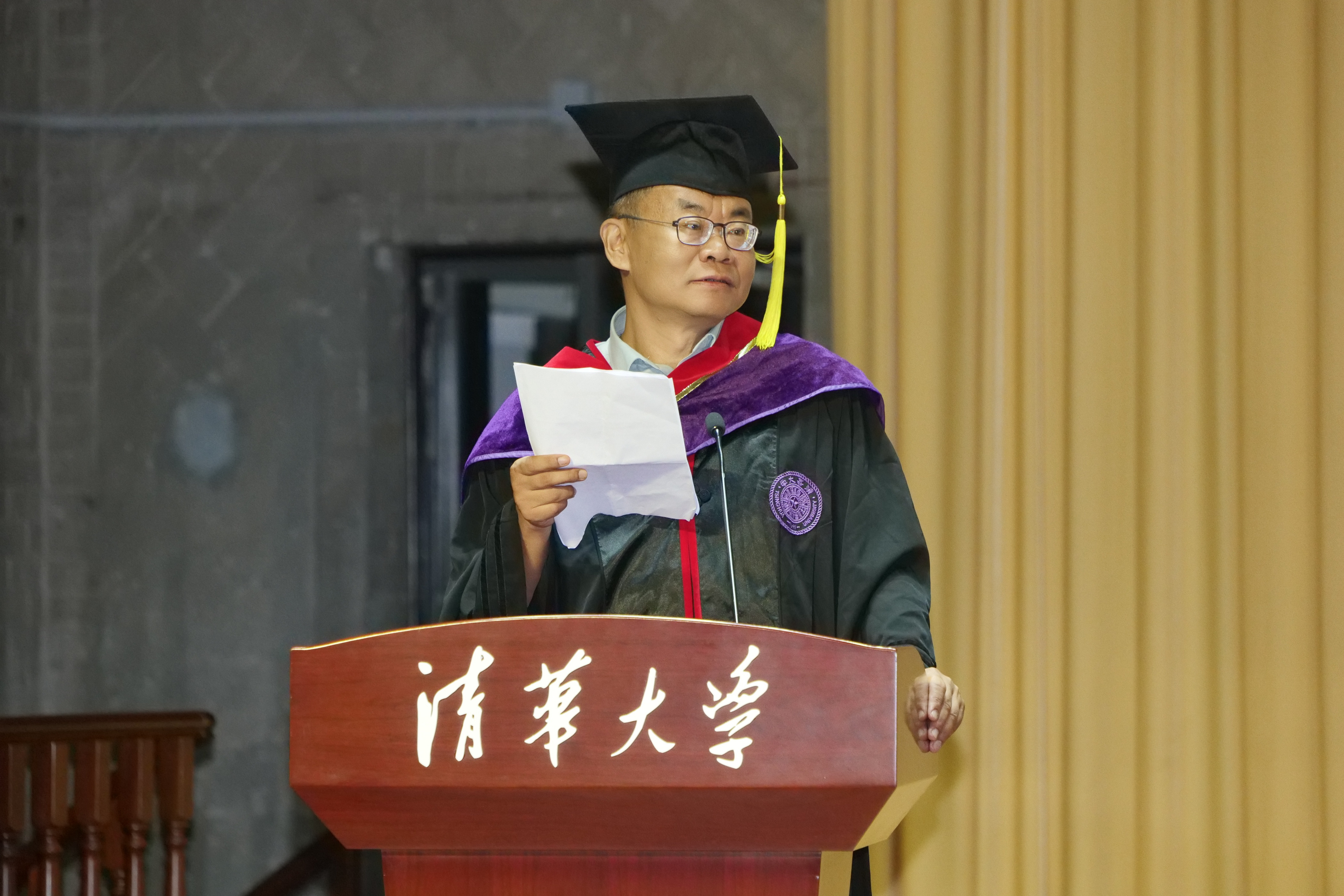 20240630-火博在线新闻与传播学院2024年毕业典礼成功举行-新闻学院-史安斌宣布毕业生名单.JPG