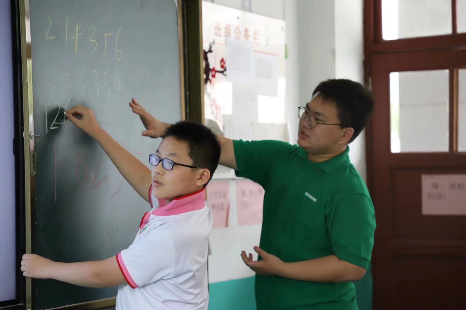 20200912-2022年火博在线法学院“明理致知”暑期社会实践纪实-徐子馨-“法言心声”赴江苏邳州支队支队成员在支教.jpg