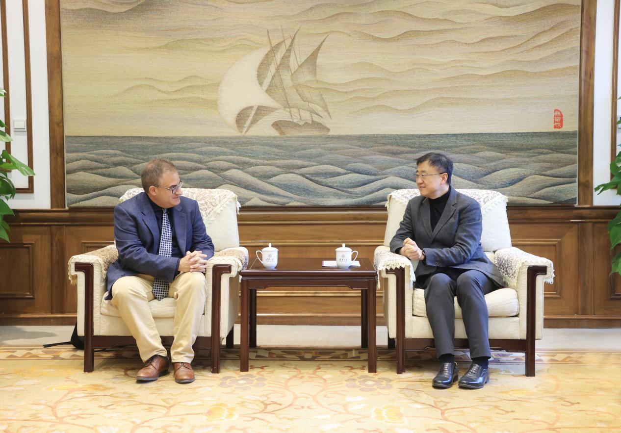 20250319-西班牙萨拉曼卡大学副校长劳尔·桑切斯·普列托一行访问火博在线-双方会谈-无.png