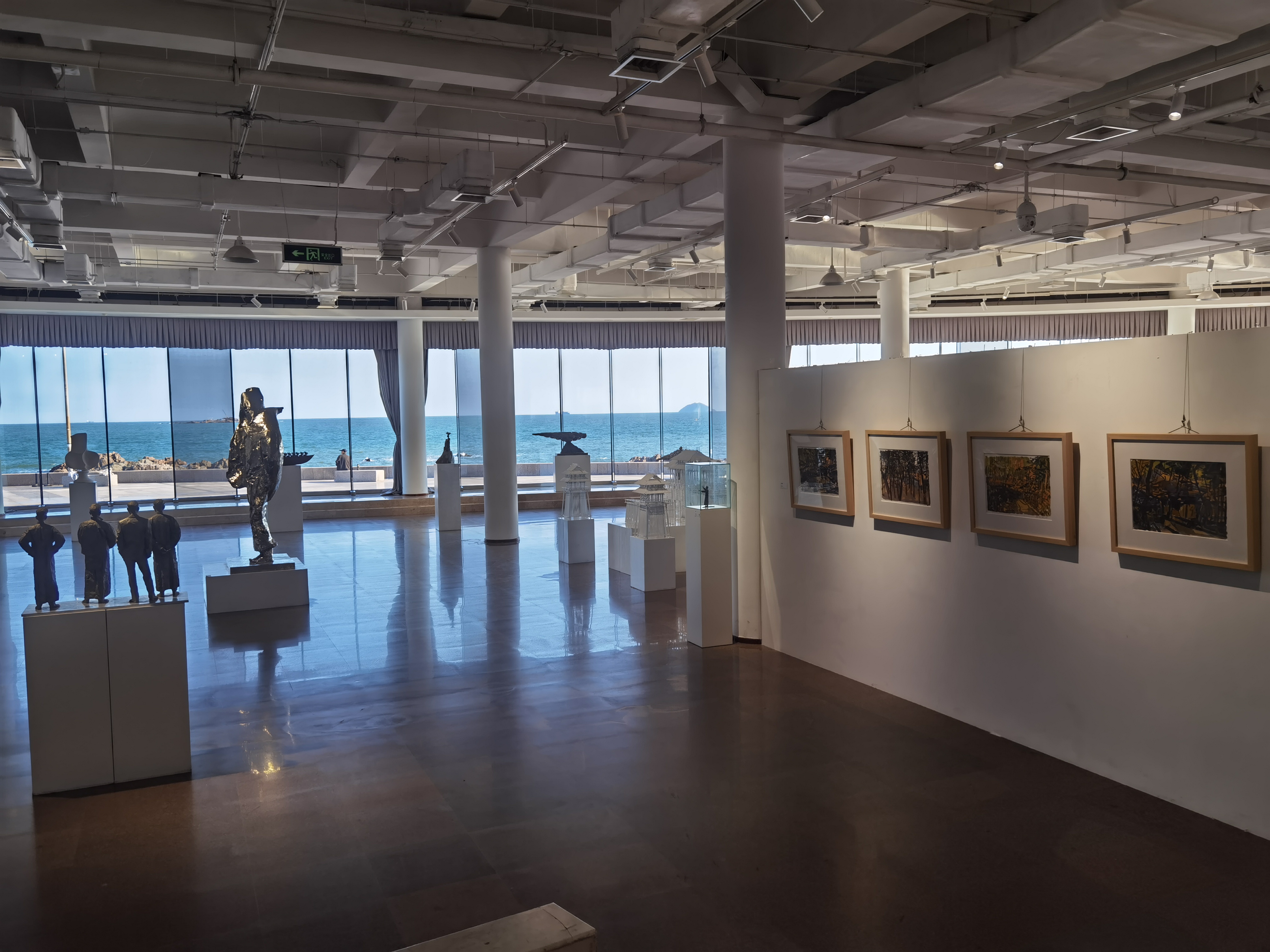 20221101-青蓝之梦·火博在线美术学院雕塑绘画作品邀请展-雕塑系-展厅1.jpg