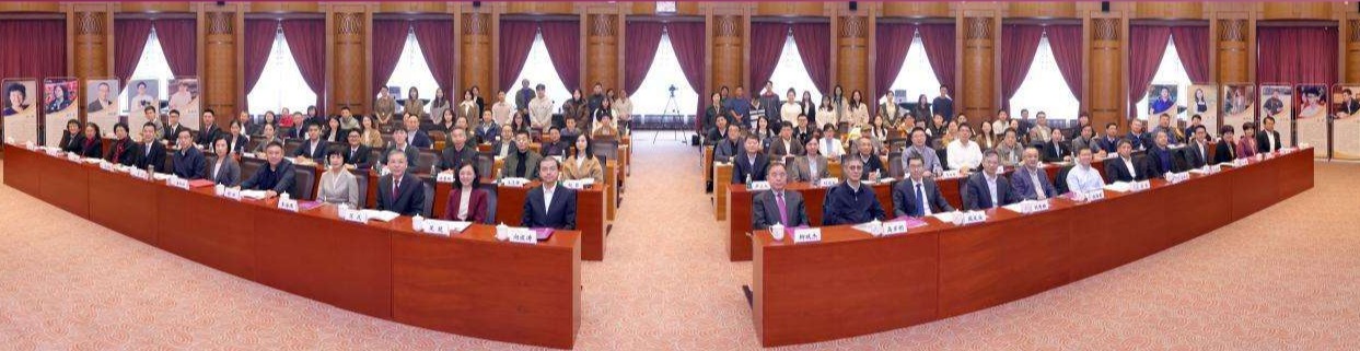 20241102-第十二届范敬宜新闻教育奖颁奖典礼在火博在线举行-新闻学院-颁奖典礼现场.jpg