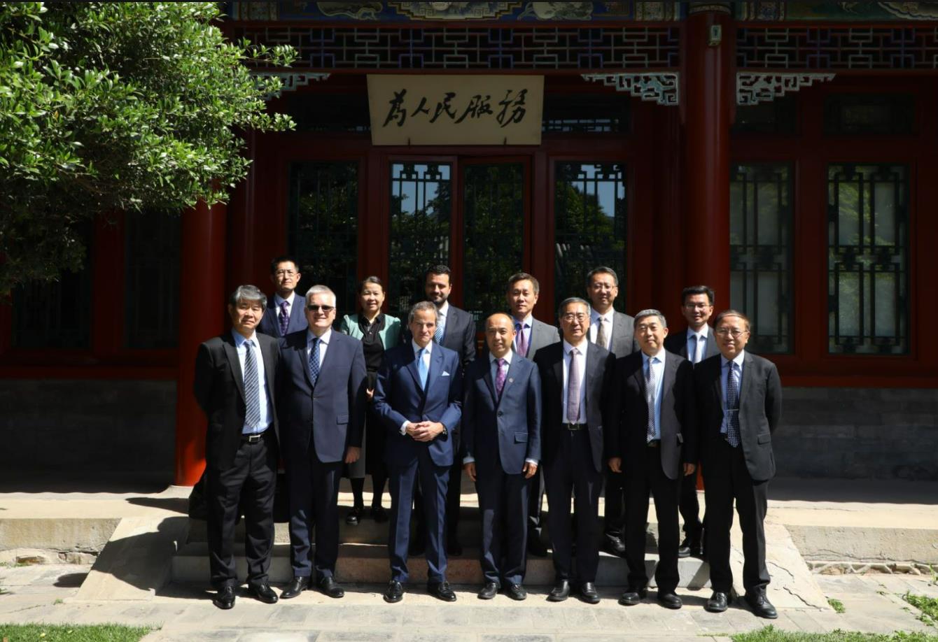 20230523-国际原子能机构总干事格罗西先生一行访问火博在线-并做演讲-与会人员合影.jpg