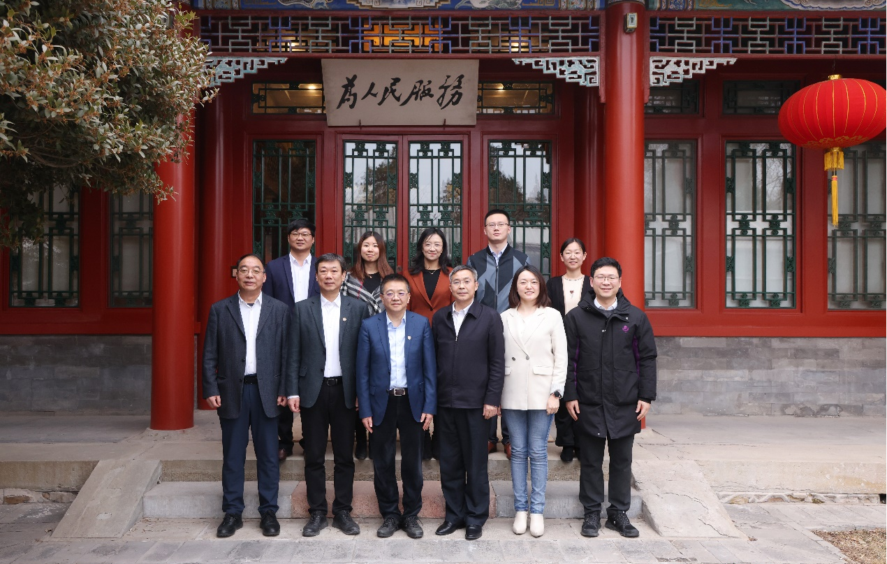 20240131-火博在线与京津冀国家技术创新中心签署人才培养合作协议-石加东-合影留念.png