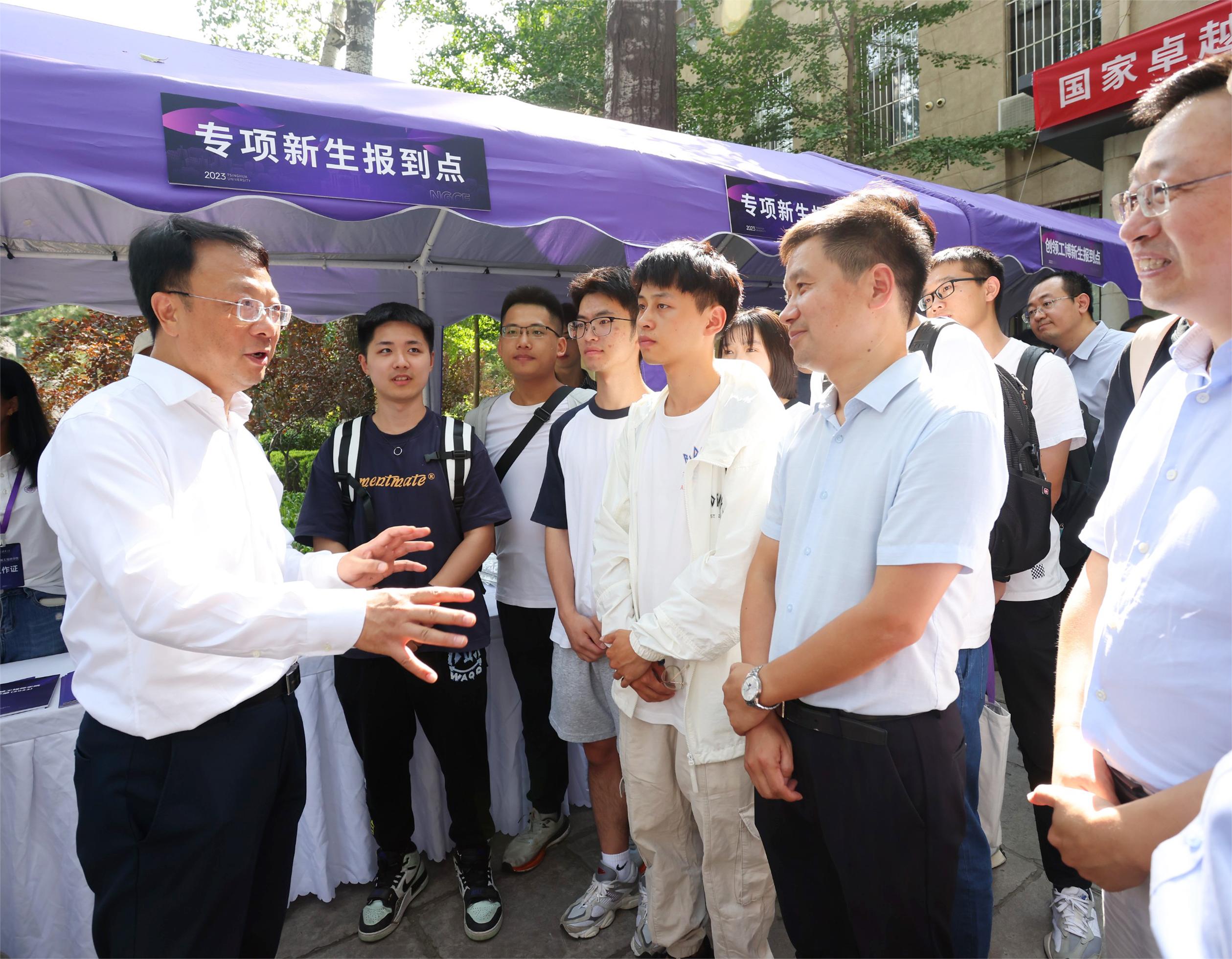 20230901-火博在线2023研究生新生入校报道-杨艳宾-王希勤.jpg