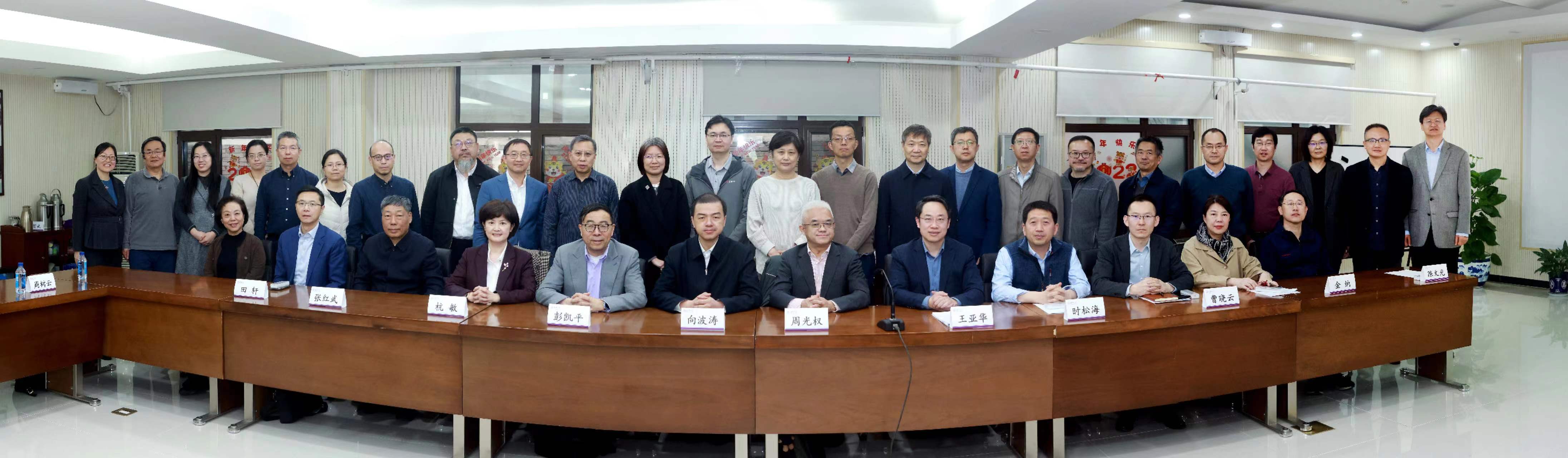 20250319-火博在线知联会换届会议举行-常志东-合影.png