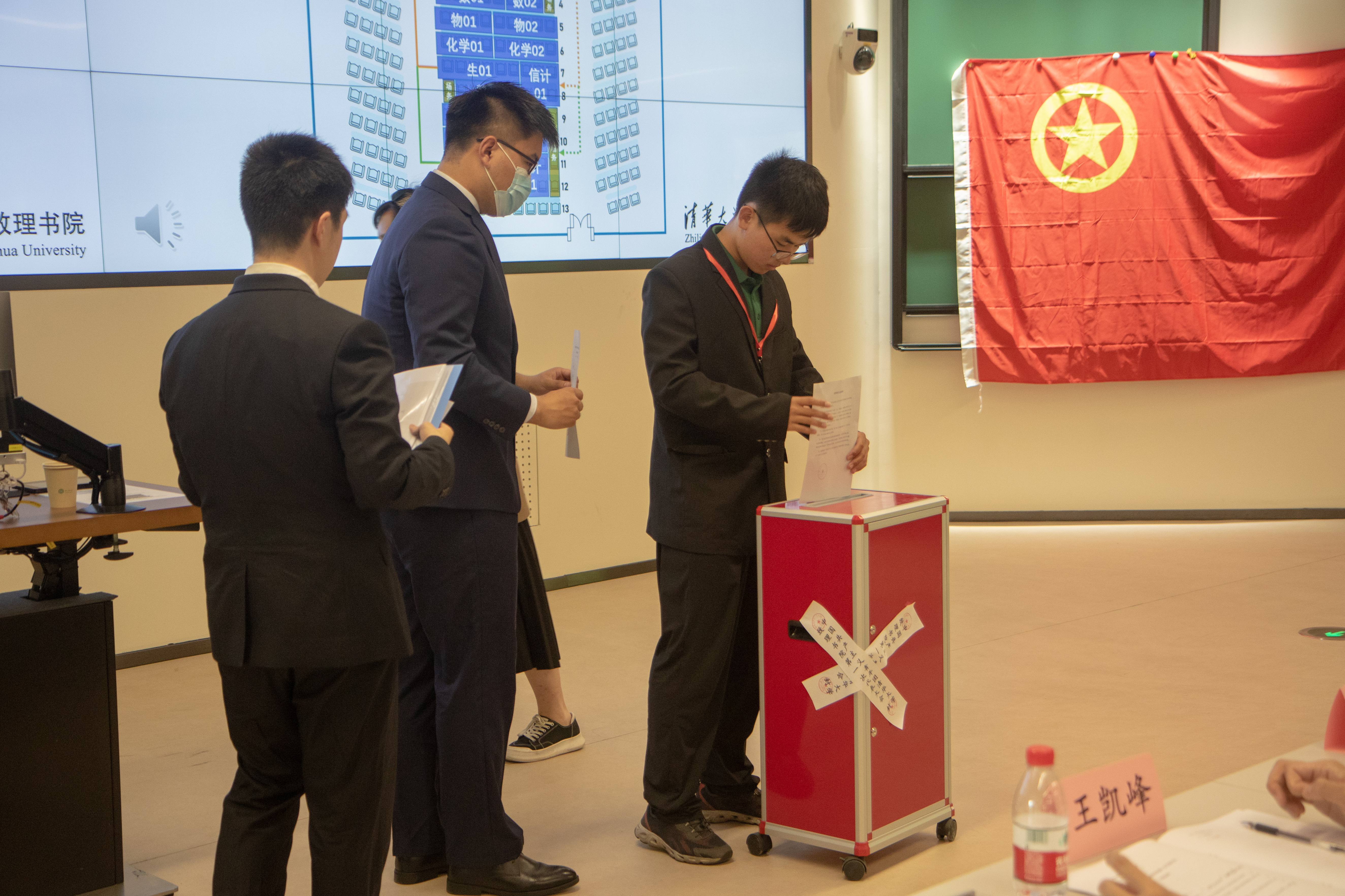 20220424-共青团火博在线致理书院第一次代表大会召开-书院管理中心-投票现场.jpg